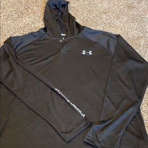Under Armour long sleeve T Shirt
